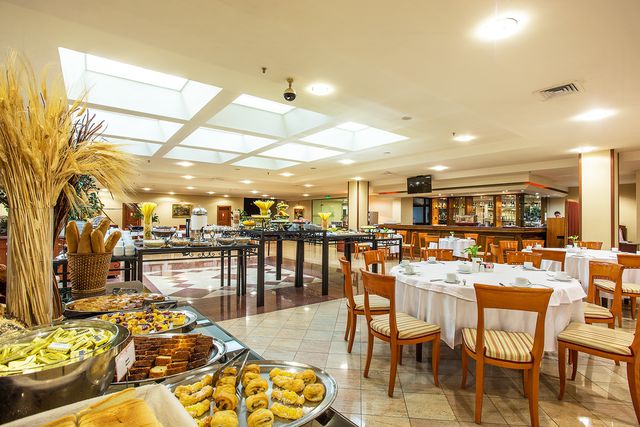 Ramada by Wyndham Sofia City Center - Food and dining