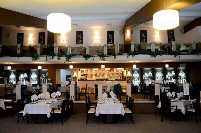 Alexander Hotel - Food and dining