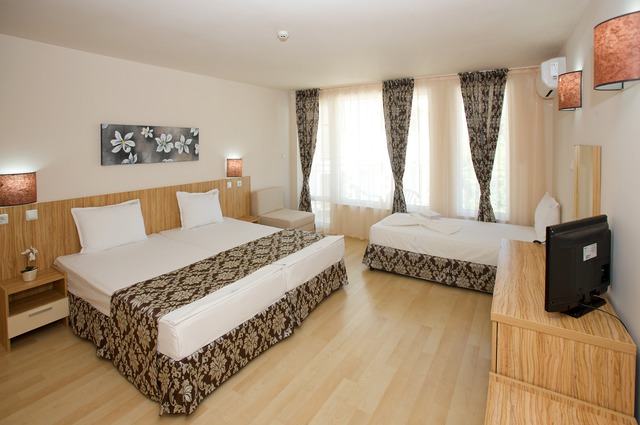 Karlovo Hotel - Triple bedroom