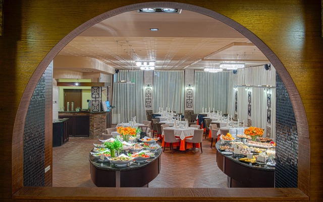 Royal Spa Hotel - Food and dining
