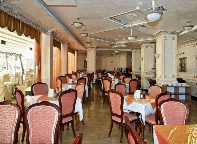 Karolina Hotel - Food and dining