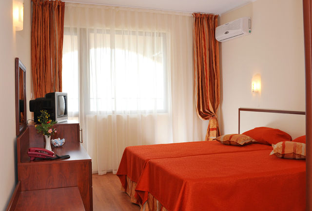 Yuzhni Noshti Hotel - single room