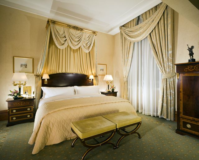 Sofia Hotel Balkan a Luxury Collection Hotel (ex Sheraton Hotel) - Presidential Suite - bedroom