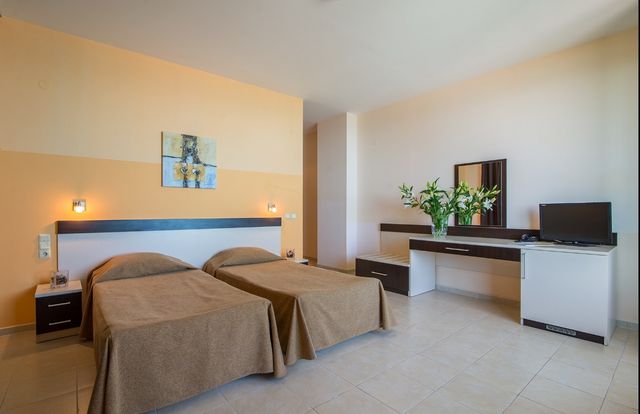 Sunrise Hotel - Comfort room