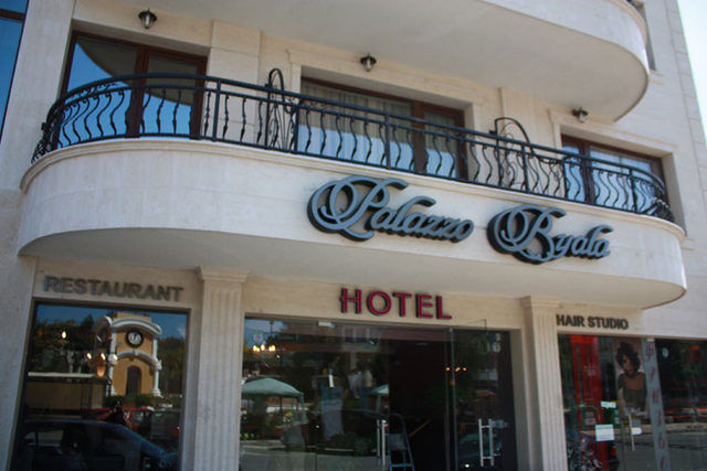 White Pallazo Hotel