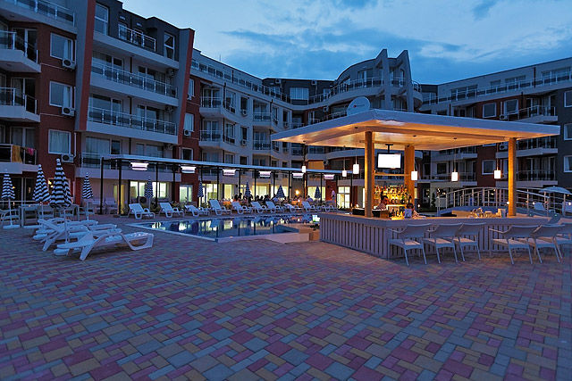 Emberli Apart Hotel - Pool bar