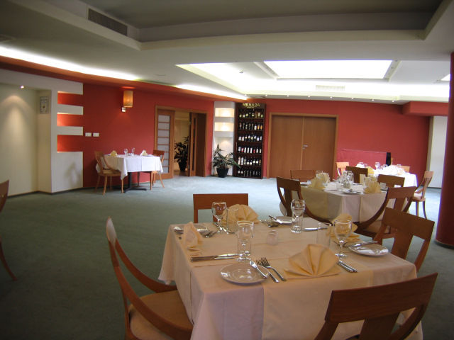 Triada Hotel - Restaurant