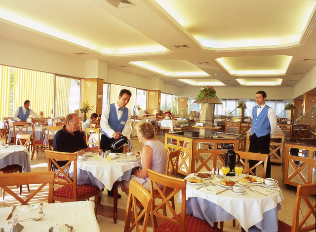 Pallini Beach Hotel - Food and dining