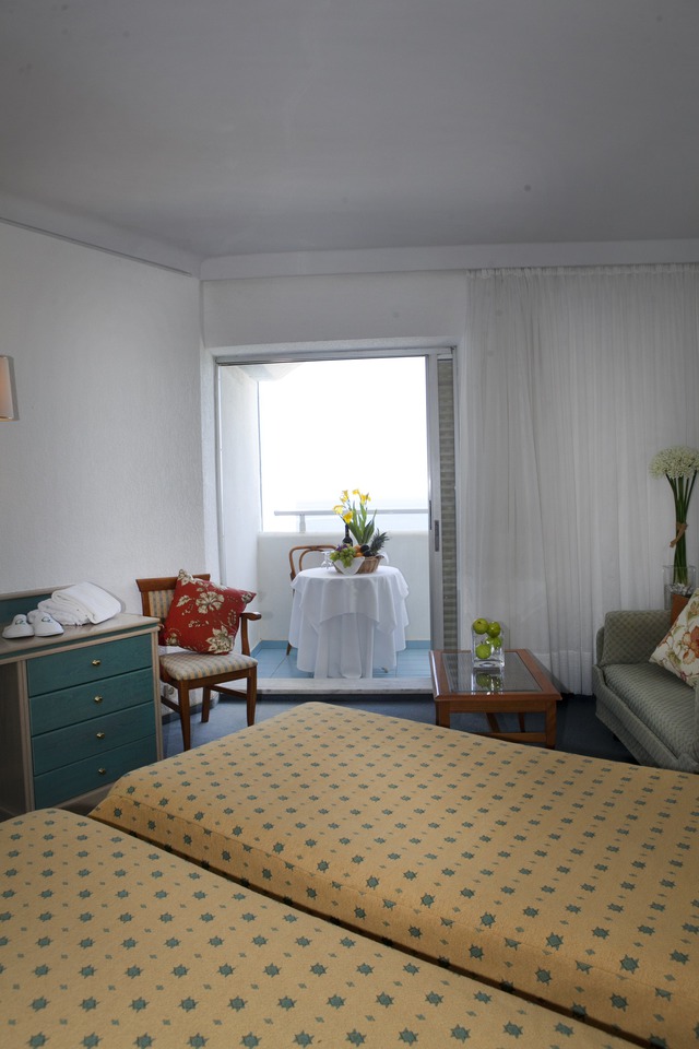 Pallini Beach Hotel - camera dubla cu vedere laterala la mare