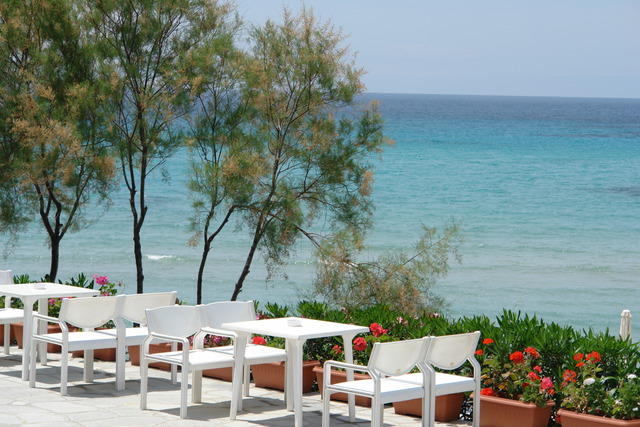 Simantro Beach Hotel - Food and dining