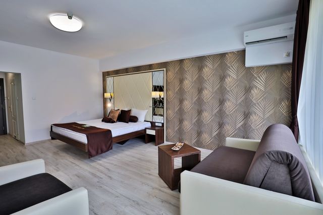 Mak Hotel - deluxe family room (3 adults + 1 or 2 children)