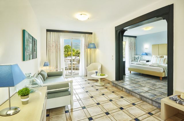 Ilio Mare - deluxe suite with private garden terrace