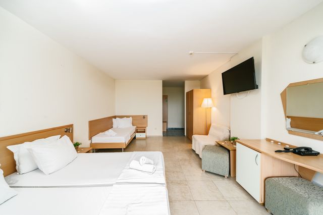 Hotel Delfin - triple room 2ad+2ch
