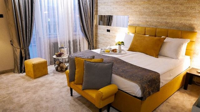Riverside Boutique Hotel - SGL Gold room