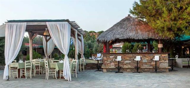 Coral Blue Beach Hotel - Food and dining