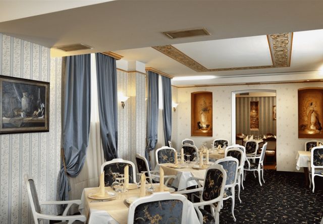 Anna Palace Hotel - Food and dining
