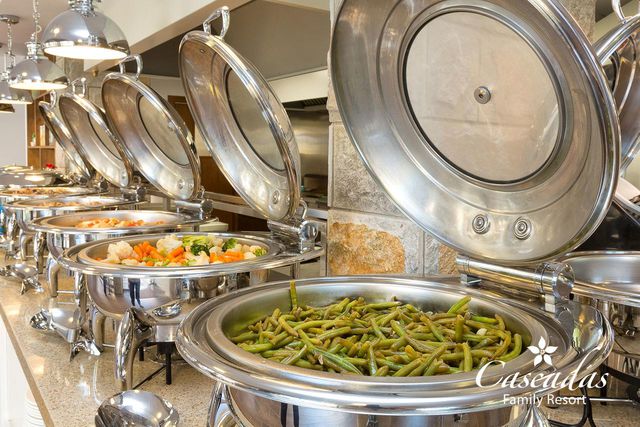 Cascadas Family Resort - Food and dining