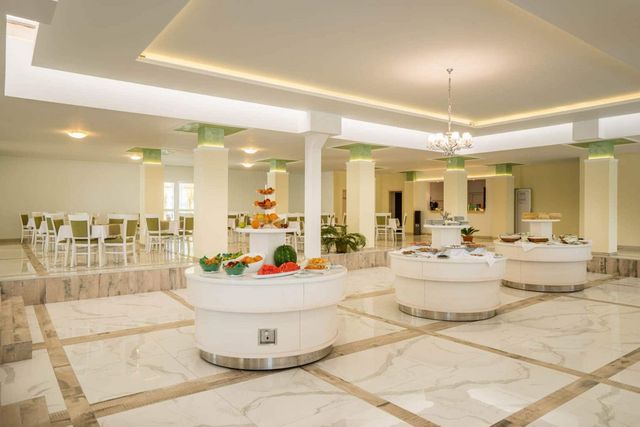 Perla Royal Hotel - Food and dining