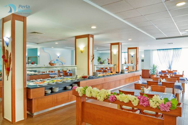 Hotel Perla Beach - Food and dining