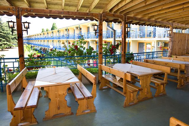 Park and Prima Hotel Continental - Food and dining
