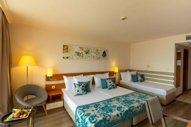 Kristal Hotel - triple room 3 single regular beds - 3 adults