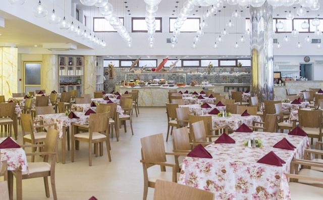 Grand Hotel Sunny Beach - Food and dining