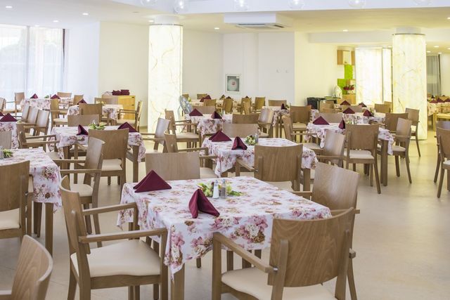 Grand Hotel Sunny Beach - Food and dining