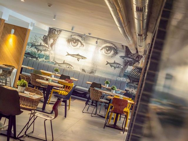 Ibis Styles Golden Sands Roomer Hotel - Food and dining