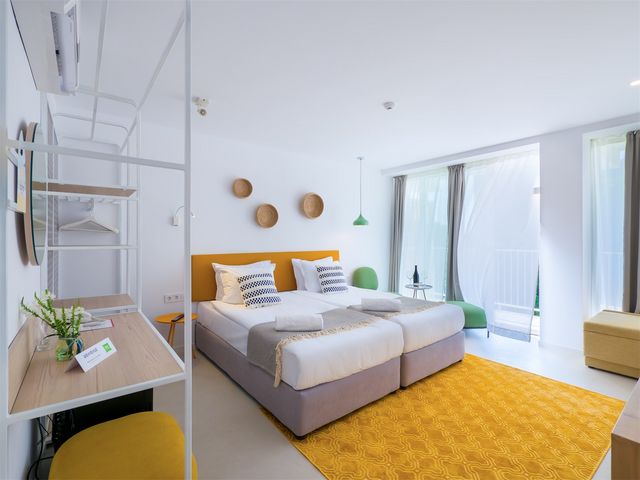 Ibis Styles Golden Sands Roomer Hotel - Double room 3 persons