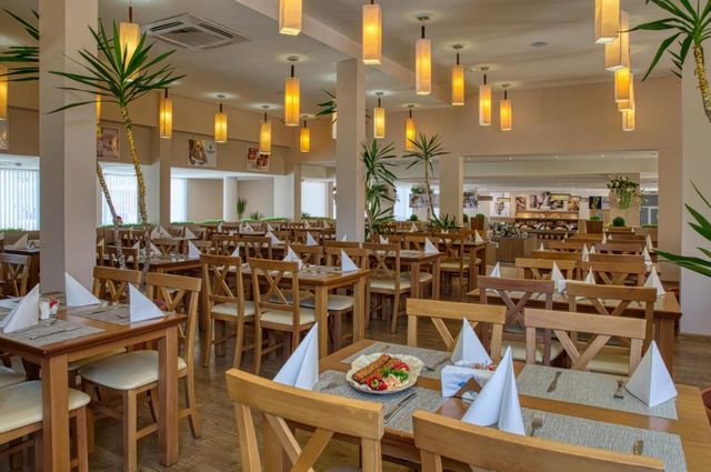 Asteria Family Resort - Food and dining