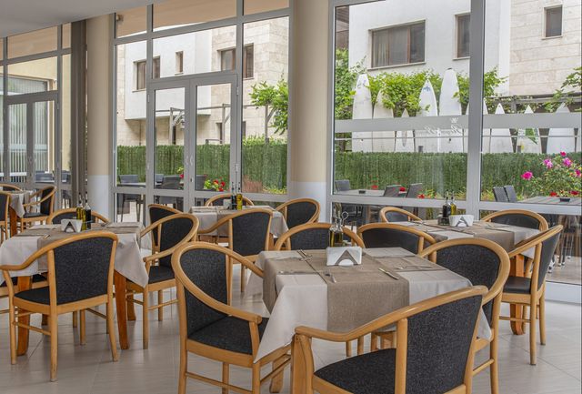 Royal Marina Beach aparthotel - Food and dining