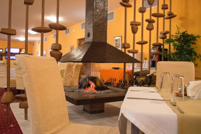 Edelweiss Hotel Borovets - Food and dining