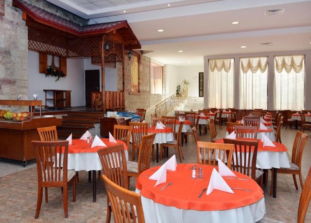 Estreya Residence hotel and SPA - Food and dining