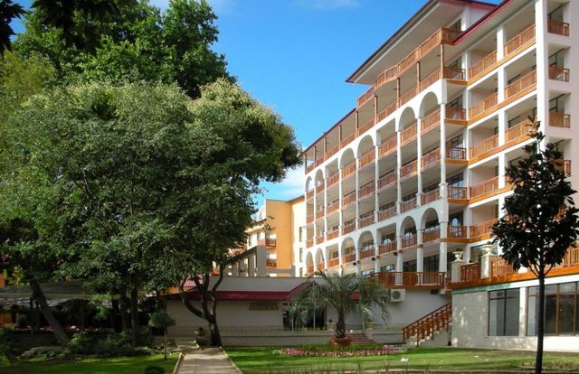 Estreya Residence hotel and SPA