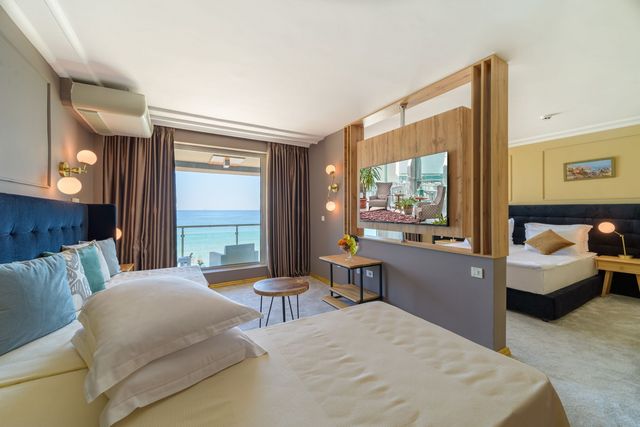 Marina Hotel - Camera de Familie cu privire la mare