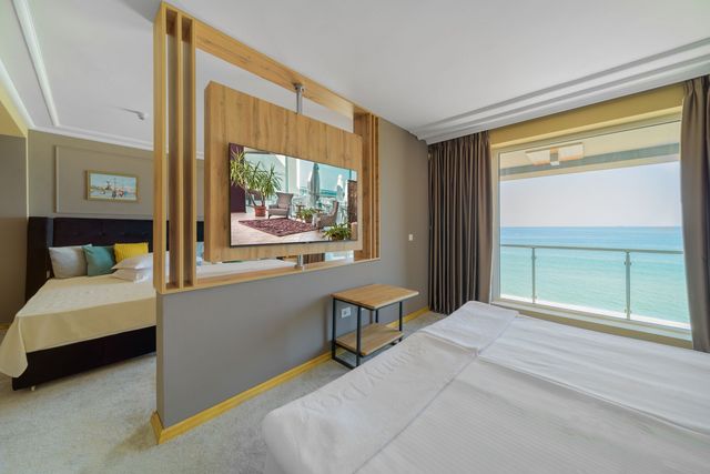 Marina Hotel - Camera de Familie cu privire la mare