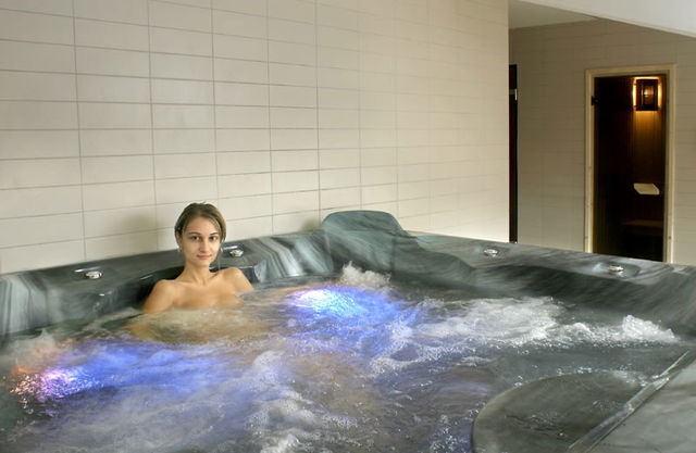 Kendros Hotel - Whirlpool bath