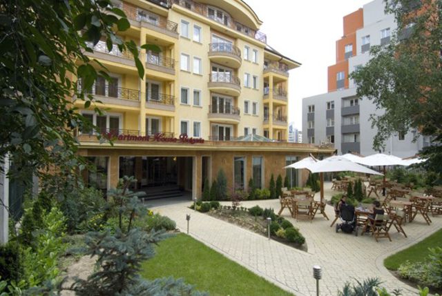Apartment house Bulgaria - Front garden