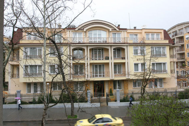 Apartment house Iztok