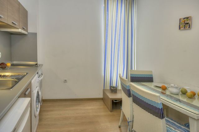 Exelsior Hotel Apartments - one bedroom apartment large