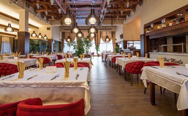 Platinum Hotel and Casino - Food and dining