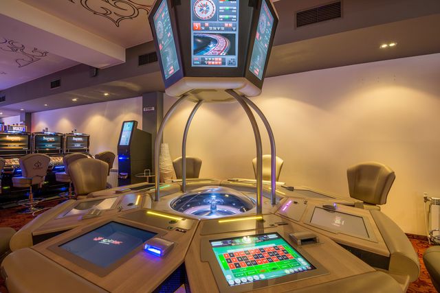 Platinum Hotel and Casino - Entertainment