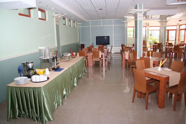 Serena Residence - Food and dining