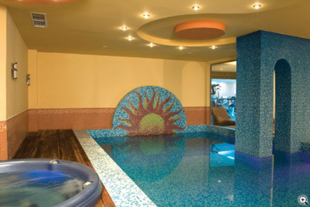 Hotel Skalite - Pool with whirlpool bath