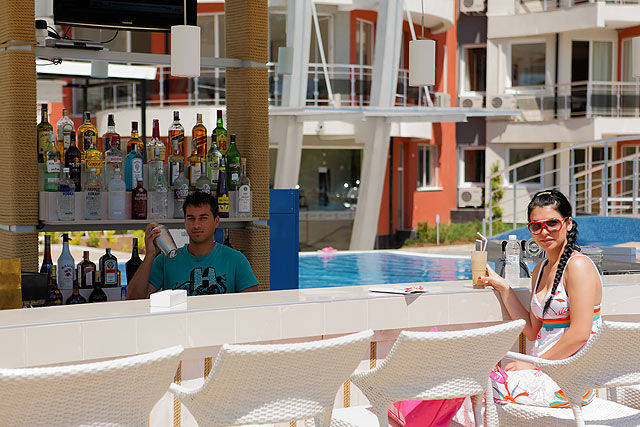 Emberli Apart Hotel - Pool bar