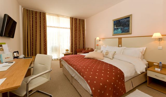 DoubleTree by Hilton - single room or 1adult+1child up 11.99 years old