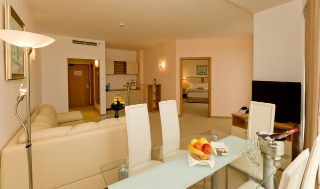 DoubleTree by Hilton - two bedroom suite with sea view