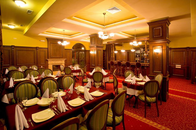 Hotel Chinar - Food and dining