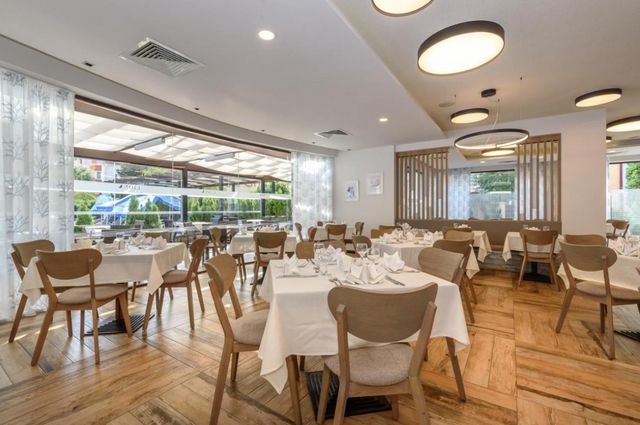 Lion Sunny Beach Hotel - Food and dining