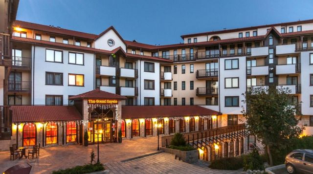 Grand Royale Apartment Complex & Spa